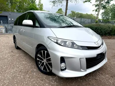 Usado Toyota Estima 2015 Plateado Monovolumen