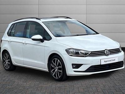 Used VW Golf VII SE 125 HP (91 kW) 2016 Pure white Hatchback