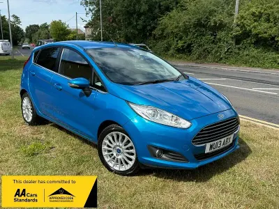 Used Ford Fiesta Titanium 125 HP (91 kW) 2013 Blue Hatchback