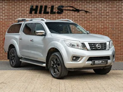 Used Nissan Navara Tekna 190 HP (139 kW) 2017 Silver Pickup