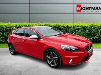 Used Volvo V40 R-Design 120 HP (88 kW) 2016 Red Hatchback