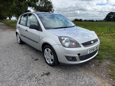 Used Ford Fiesta Zetec 79 HP (58 kW) 2006 Silver Hatchback