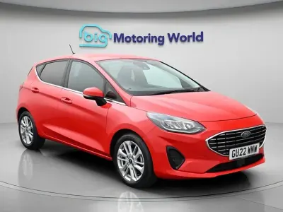 Usado Ford Fiesta Titanium 125 CV (91 kW) 2022 Rojo Utilitario