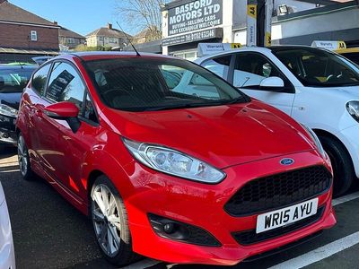Used Ford Fiesta Zetec 125 HP (91 kW) 2015 Red Hatchback