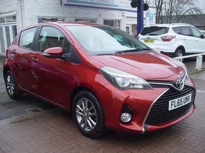 Used Toyota Yaris 99 HP (72 kW) 2015 Red Hatchback