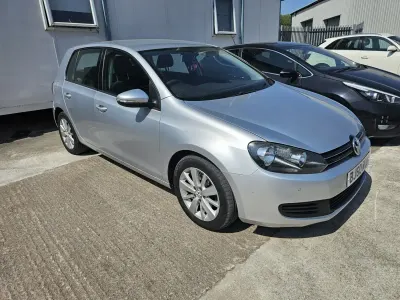 Usado VW Golf VI Match 105 HP (77 kW) 2010 Prateado Citadino