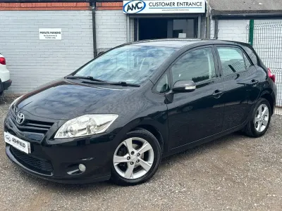 Used Toyota Auris 90 HP (66 kW) 2010 Black Hatchback