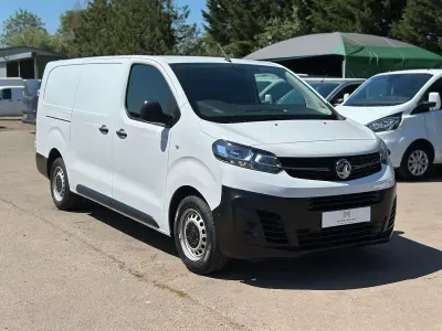 Used Vauxhall Vivaro 100 HP (73 kW) 2023 White MPV