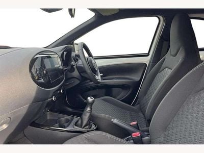 Używany Toyota Aygo X 72 KM (52 kW) 2024 Biały SUV