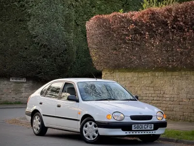 Used Toyota Corolla 86 HP (63 kW) 1998 White Hatchback