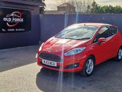 Used Ford Fiesta Zetec 82 HP (60 kW) 2013 Red Hatchback