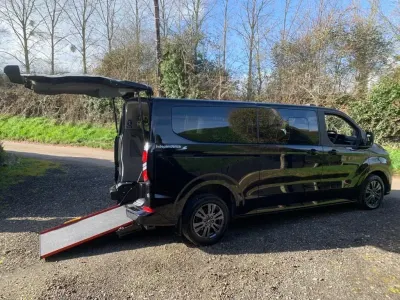 Begagnad Ford Tourneo Custom Titanium 136 HK (100 kW) 2025 Svart Van