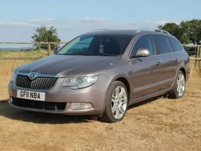 Used Skoda Superb Elegance 170 HP (125 kW) 2011 Mauve Estate