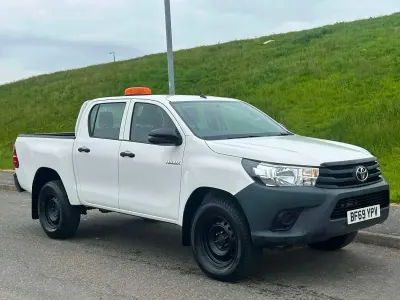 Used Toyota HiLux Active 150 HP (110 kW) 2019 White Pickup