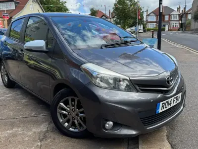 Used Toyota Yaris Multidrive S 99 HP (72 kW) 2014 Grey Hatchback