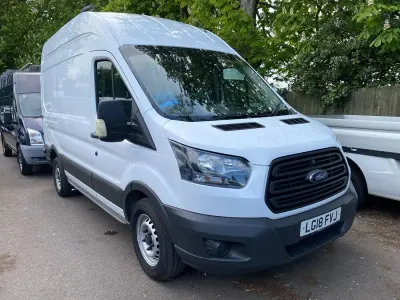 Usado Ford Transit 130 HP (95 kW) 2018 Branco Van
