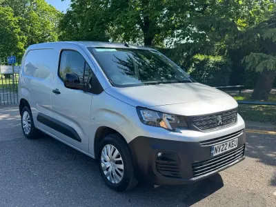 Second-hand Peugeot Partner Premium 131 CP (96 kW) 2022 Argintiu Monovolum