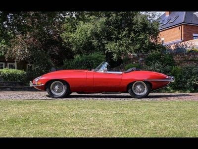 Used Jaguar E-Type 269 HP (197 kW) 1964 Red Cabriolet