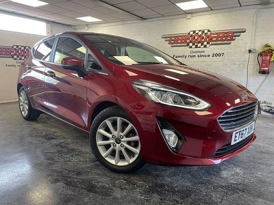 Usado Ford Fiesta Titanium 100 HP (73 kW) 2017 Vermelho Citadino