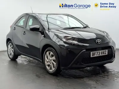 Używany Toyota Aygo X X-pure 72 KM (52 kW) 2023 Czarny SUV