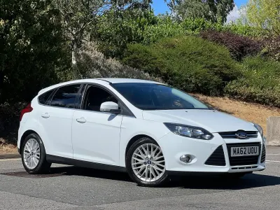 Used Ford Focus Zetec 125 HP (91 kW) 2012 White Hatchback