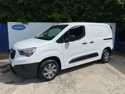 Used Vauxhall Combo Edition 100 HP (73 kW) 2019 White MPV