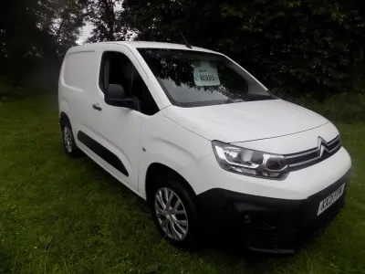 Used Citroën Berlingo 100 HP (73 kW) 2021 White MPV