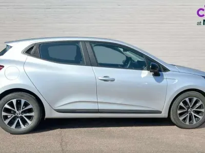 Używany Renault Clio V Evolution 90 KM (66 kW) 2023 Srebrny Hatchback