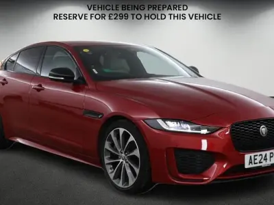 Käytetty Jaguar XE R-Dynamic 204 HP (150 kW) 2023 Punainen Sedan