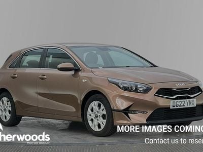 Usado Kia Ceed 118 HP (86 kW) 2022 Castanho Citadino