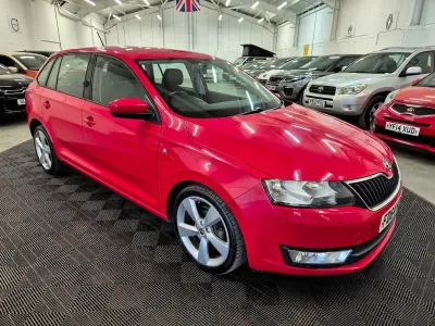 Begagnad Skoda Rapid SE 2014 Röd Halvkombi