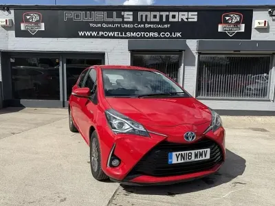 Used Toyota Yaris 100 HP (73 kW) 2018 Red Hatchback