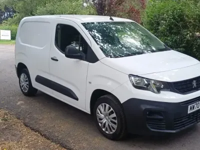 Used Peugeot Partner 131 HP (96 kW) 2021 White MPV