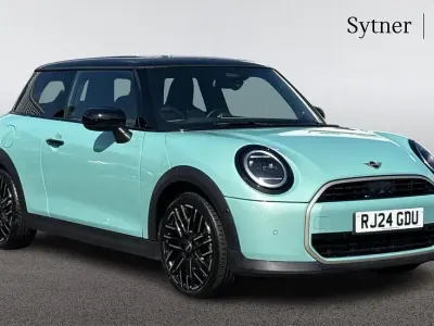 Used Mini Cooper Hatch 154 HP (113 kW) 2024 Green Hatchback
