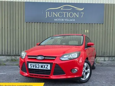 Used Ford Focus Zetec 125 HP (91 kW) 2013 Red Hatchback
