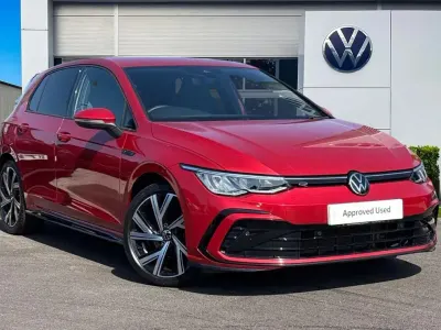 Usado VW Golf VIII R-line 130 HP (95 kW) 2022 Vermelho Citadino