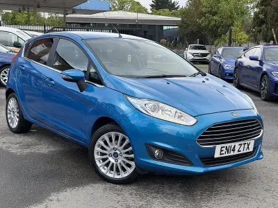 Used Ford Fiesta Titanium 100 HP (73 kW) 2014 Blue Hatchback
