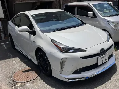 Used Toyota Prius Business Edition 2016 White Hatchback