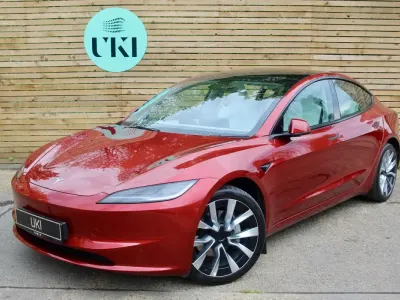 Używany Tesla Model 3 RWD 208 kW (283 KM) 2024 Czerwony Sedan/Limuzyna