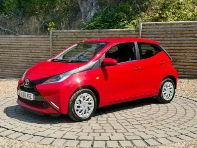 Used Toyota Aygo X-play 68 HP (50 kW) 2016 Red Hatchback