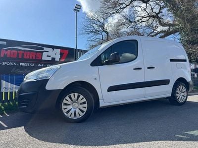Used Citroën Berlingo 75 HP (55 kW) 2017 White MPV