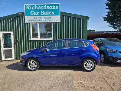 Begagnad Ford Fiesta Zetec 82 HK (60 kW) 2015 Blå Halvkombi