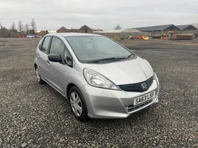 Begagnad Honda Jazz S 90 HK (66 kW) 2013 Silver Halvkombi