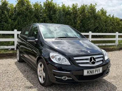 Used Mercedes B180 2011 Black Hatchback