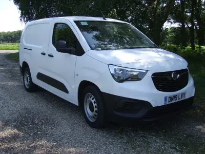 Used Vauxhall Combo Edition 100 HP (73 kW) 2019 White MPV