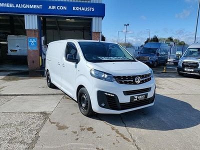 Used Vauxhall Vivaro 118 HP (86 kW) 2023 White MPV