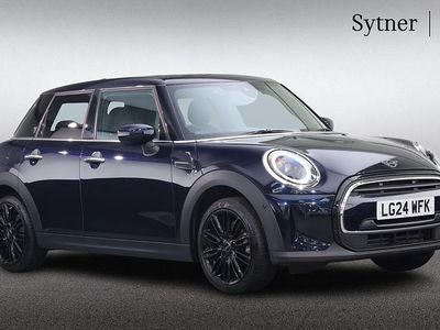 Usado Mini Cooper Exclusive 134 CV (98 kW) 2024 Negro Utilitario