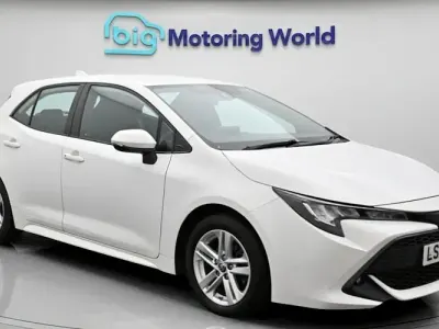 Used Toyota Corolla 122 HP (89 kW) 2022 White Hatchback