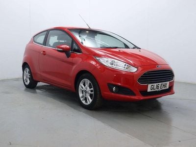Used Ford Fiesta Zetec 82 HP (60 kW) 2016 Red Hatchback