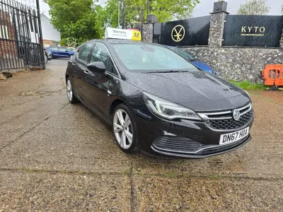 Begagnad Vauxhall Astra SRi 150 HK (110 kW) 2018 Svart Halvkombi